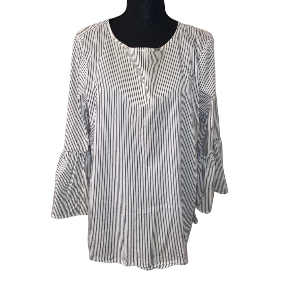 🌟🔥 BOGO Sale🔥🌟 Gibson Grey and white striped ruffle sleeve shirt
